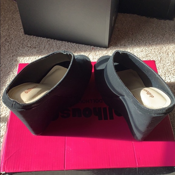 Shoe’s - Picture 3 of 6